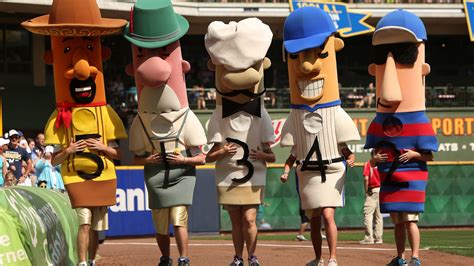 Milwaukee brewers mascot running race